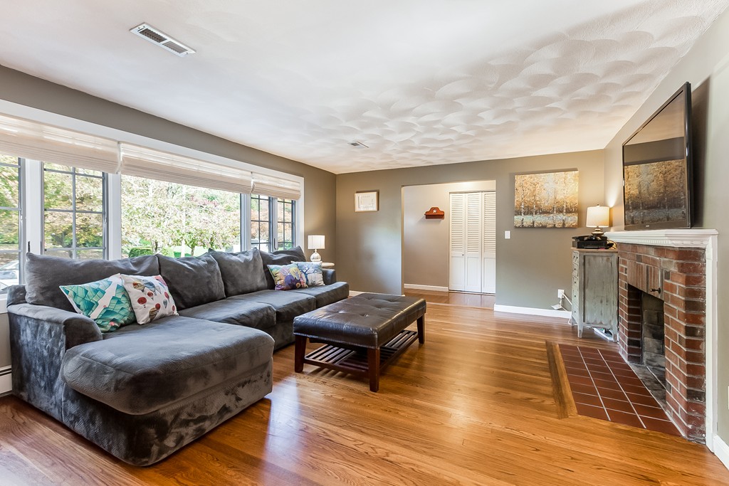 29 Hiram Road Framingham, MA 01701 - Photo 5 of 24 Gallery Image 5