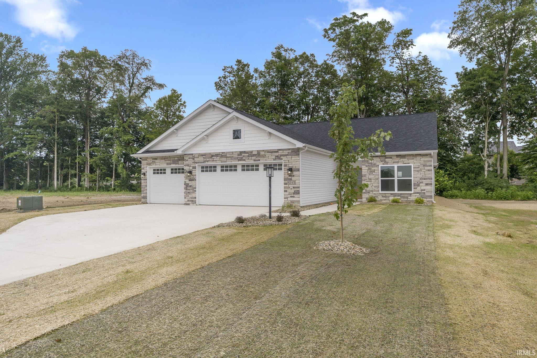8245 Caverango Boulevard Fort Wayne, IN 46815 - Photo 3 of 36