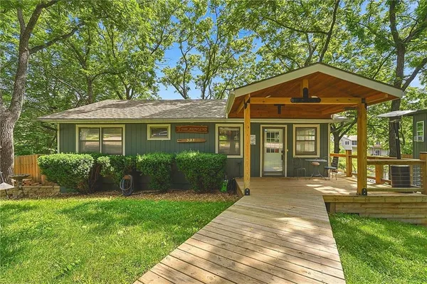 $375,000 | 321 Sugar Lake Drive, Mound City, KS 66056