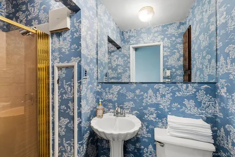 $1,300,000 | 149 Princeton Street, Roslyn Heights, NY 11577