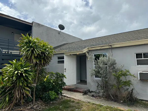 $1,500 | 840 Almeria Road, Unit 1, West Palm Beach, FL 33405