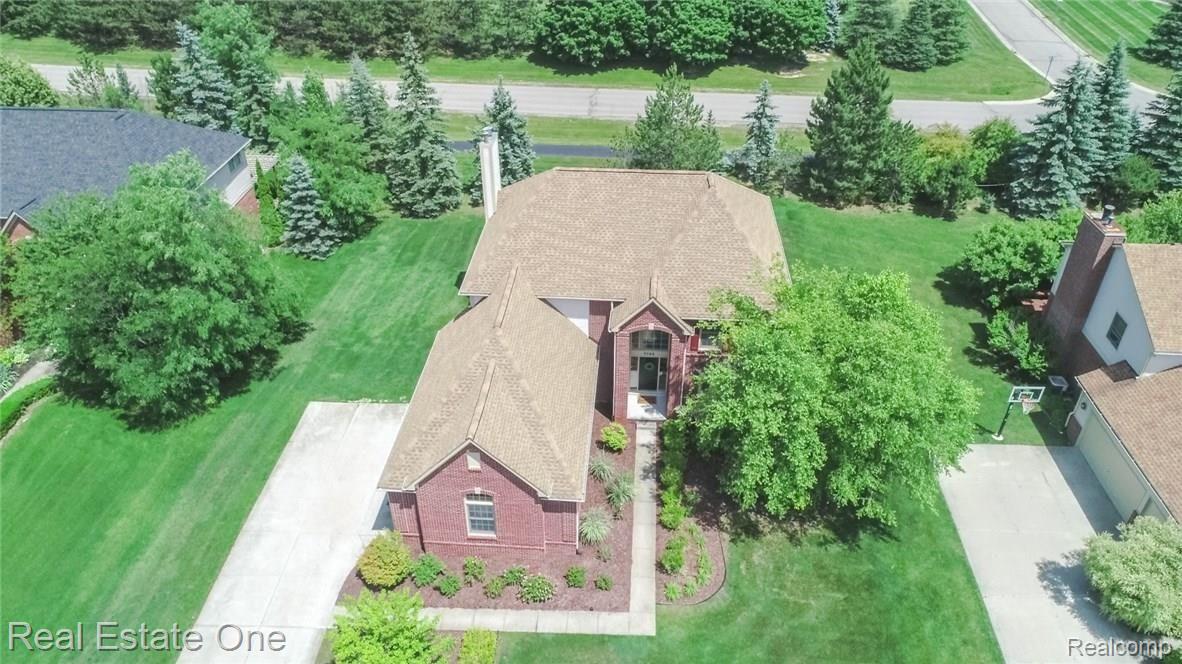 3566 Inverness Drive Rochester, MI 48306 - Photo 5 of 25 DJI_0128.jpg