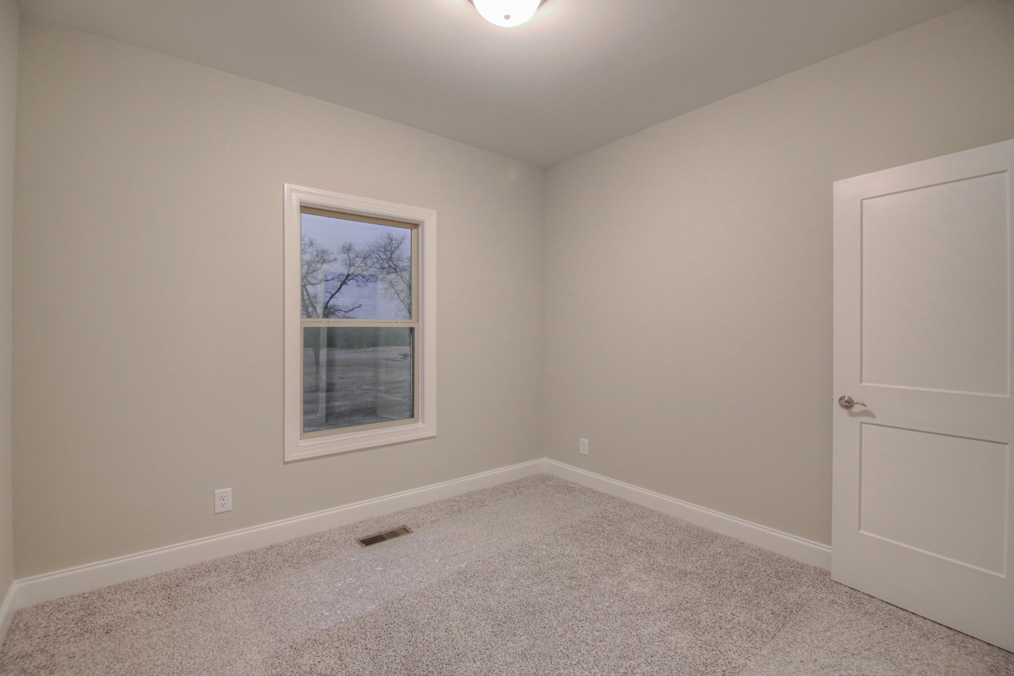 2575 Tracy Road Watertown, TN 37184 - Photo 12 of 23 an empty room with a window