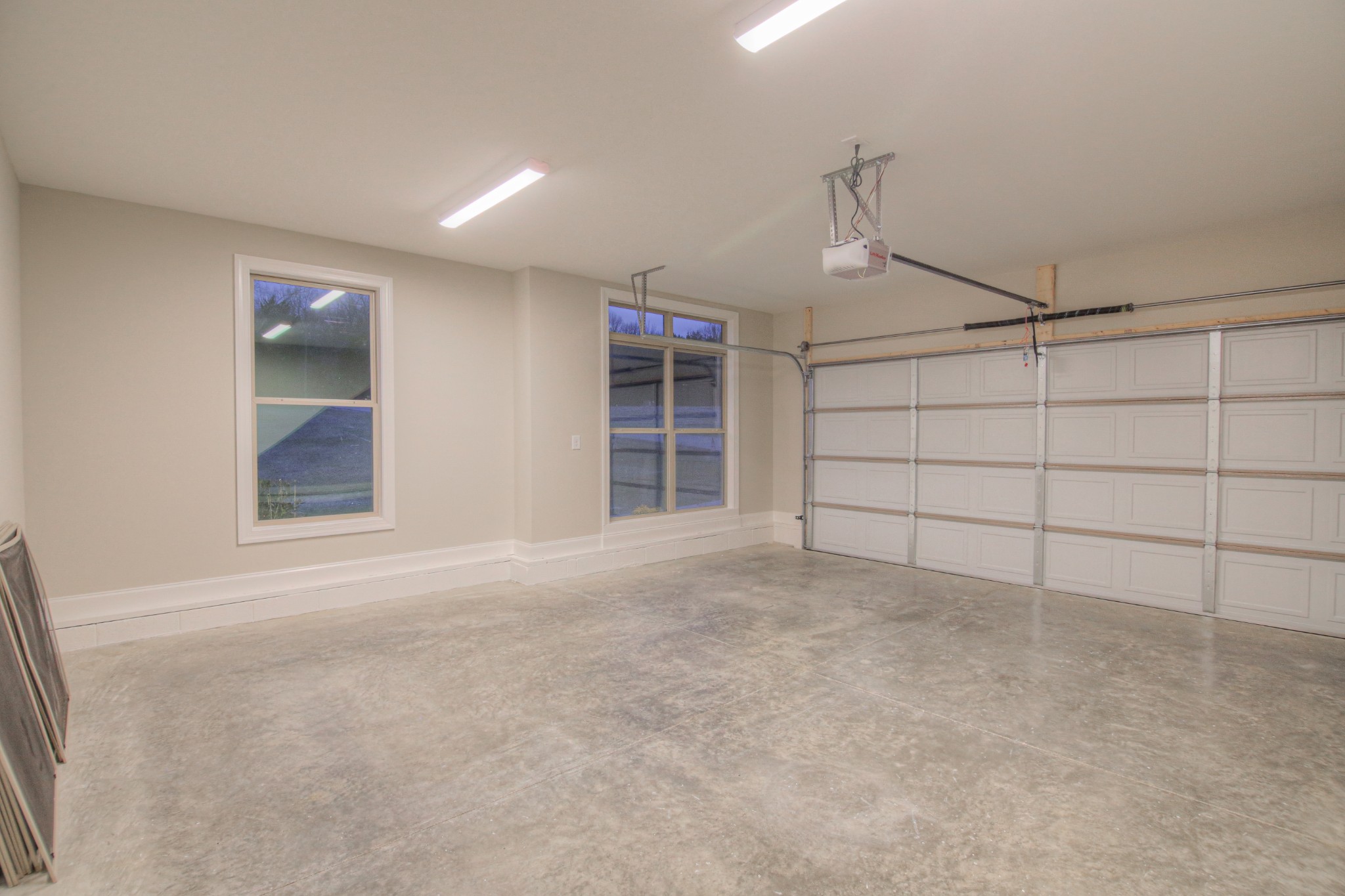 2575 Tracy Road Watertown, TN 37184 - Photo 19 of 23 an empty room with windows