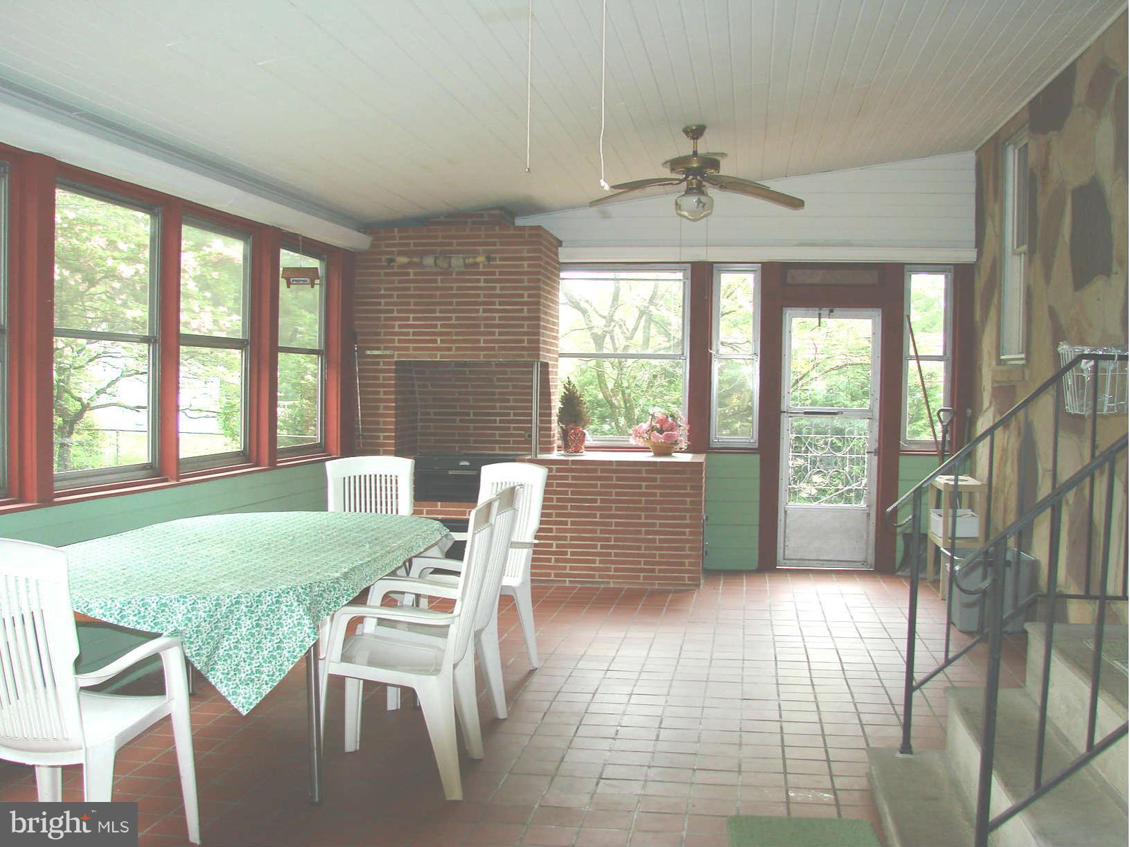 1204 Farmview Road Pasadena, MD 21122 - Photo 2 of 20 Interior (General)