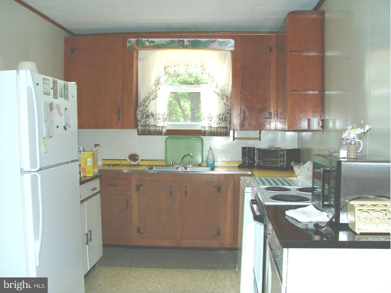 1204 Farmview Road Pasadena, MD 21122 - Photo 6 of 20 Kitchen