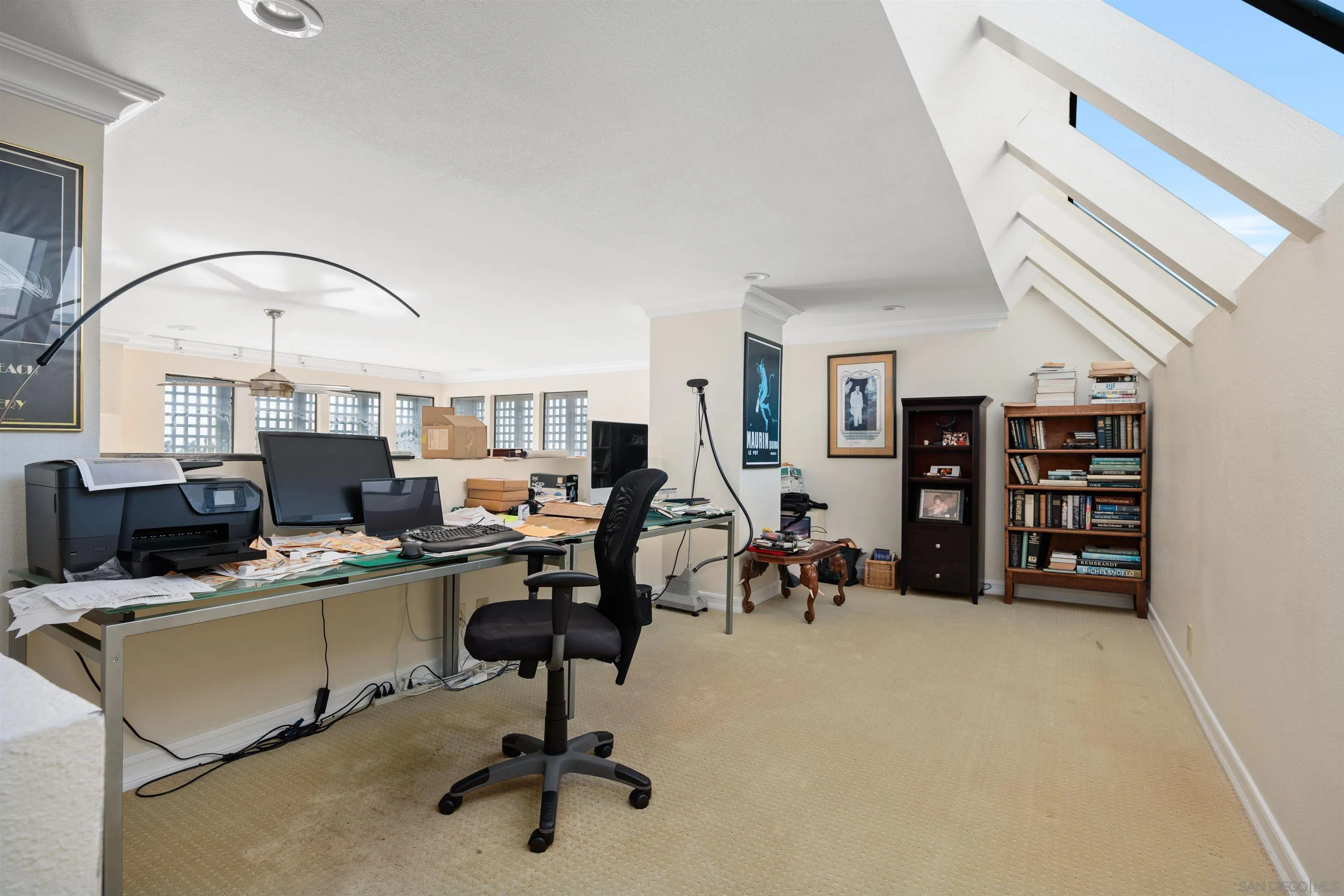 1046 America Way Del Mar, CA 92014 - Photo 8 of 12 a workspace with furniture