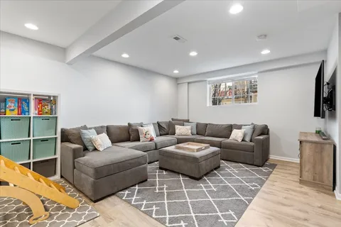 $849,500 | 3834 North Milwaukee Court, Chicago, IL 60641