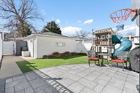 $849,500 | 3834 North Milwaukee Court, Chicago, IL 60641