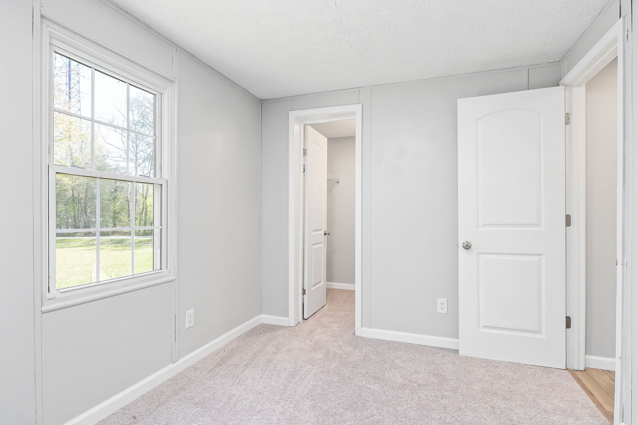 689 Capshaw Road Smithville, TN 37166 - Photo 20 of 29 an empty room with windows and closet