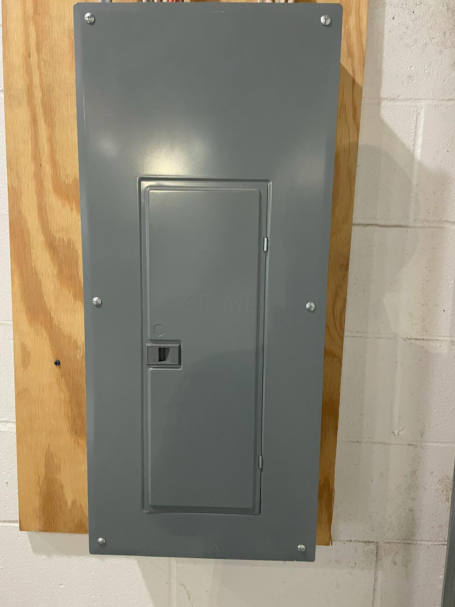 2815 Sherwood Road Columbus, OH 43209 - Photo 26 of 30 Garage Panel