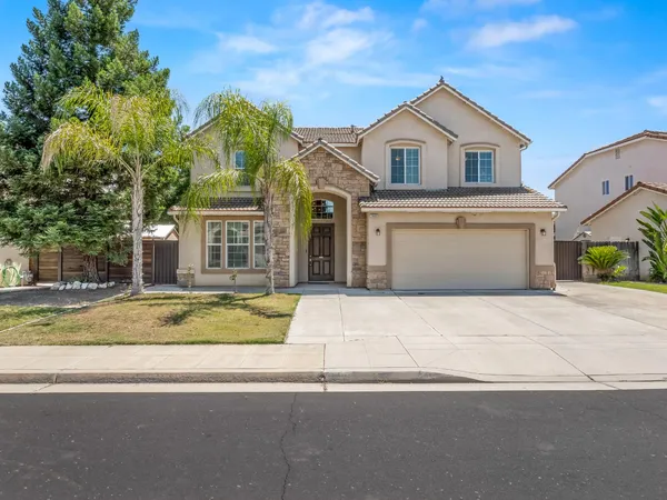 $620,000 | 2686 Robinwood Avenue, Clovis, CA 93611