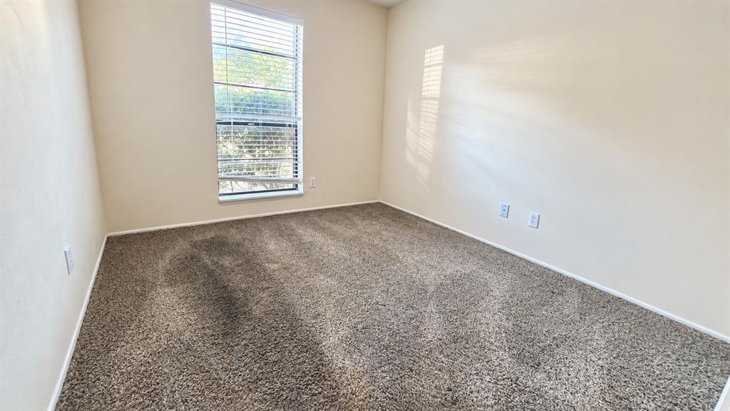 7114 Chinaberry Road Dallas, TX 75249 - Photo 15 of 19 Gallery Image 15
