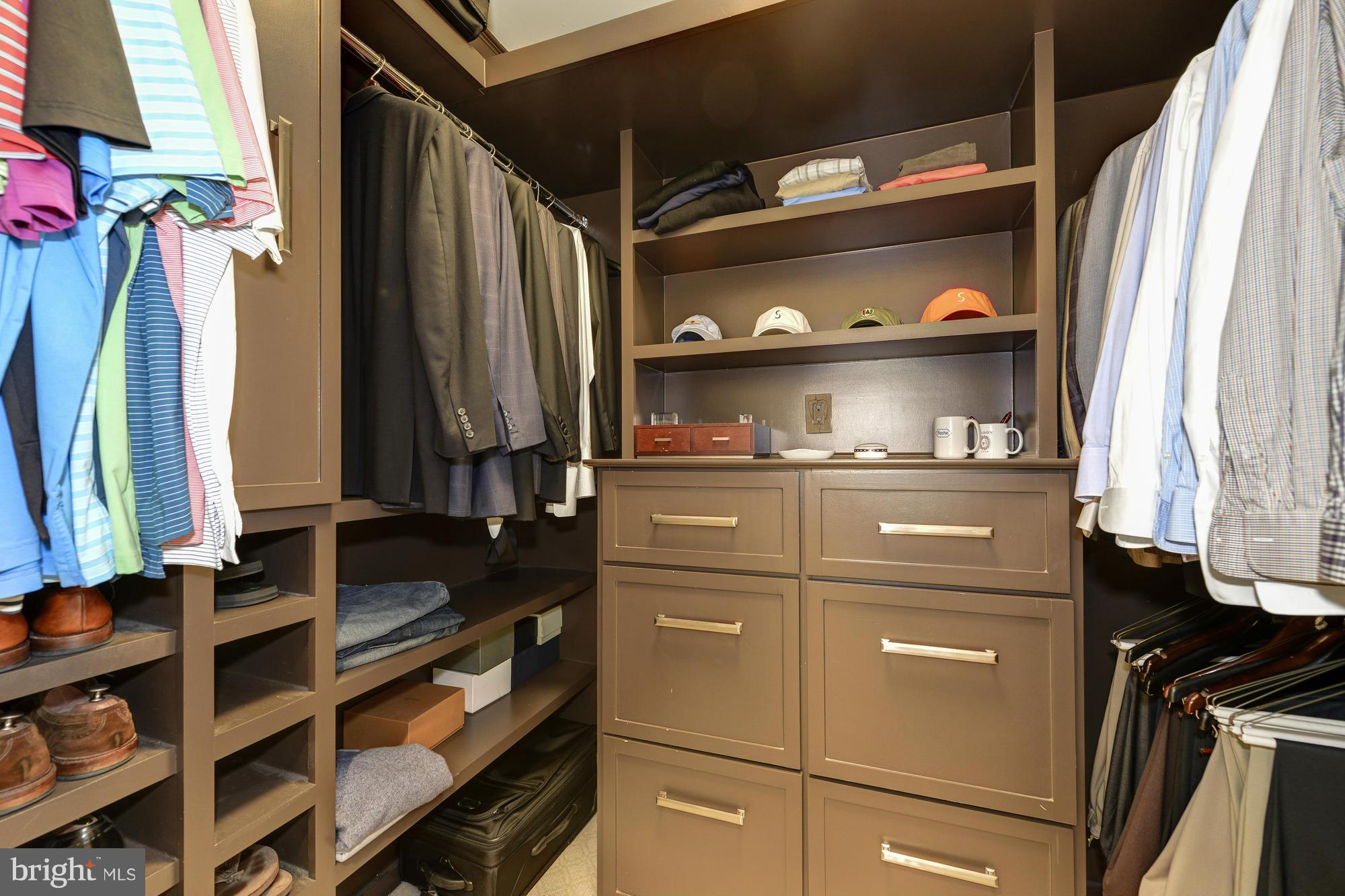 2206 Windsor Road Alexandria, VA 22307 - Photo 19 of 30 a close view of closet