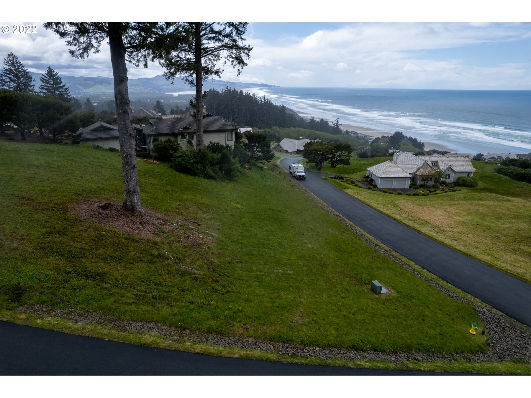Braeridge Drive, Unit 10 Nehalem, OR 97131 - Photo 22 of 26 a view of a garden with an ocean