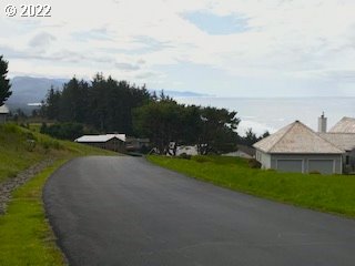 Braeridge Drive, Unit 10 Nehalem, OR 97131 - Photo 10 of 26 a view of a house with garden