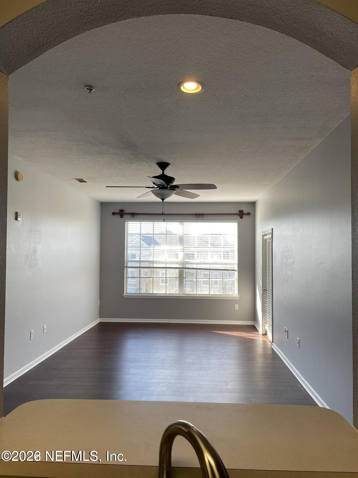 7990 Baymeadows Road, Unit 329 Jacksonville, FL 32256 - Photo 5 of 20 Living room