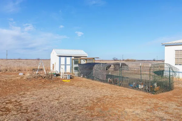 a view of back yard of the house