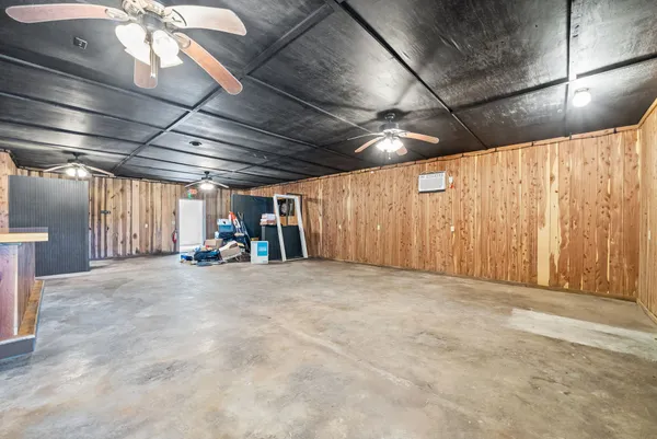 a view of empty room with ceiling fan