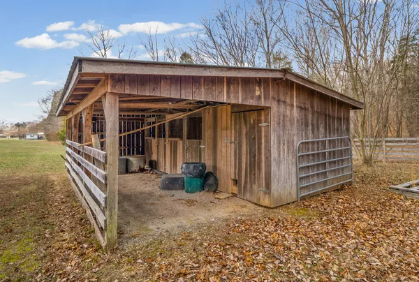 a view of a small house with backyard