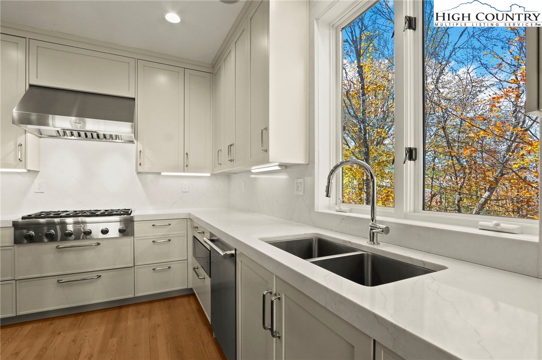 110 Pinnacle Ridge Road Beech Mountain, NC 28604 - Photo 13 of 49 a kitchen with a sink a stove and cabinets