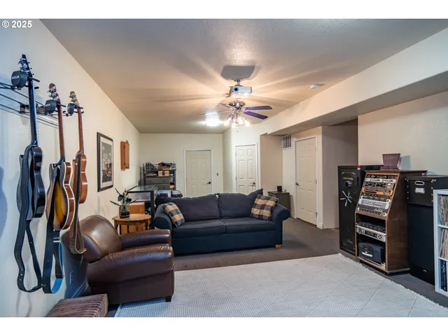 $579,000 | 1540 Northwest Avery Street, Roseburg, OR 97471