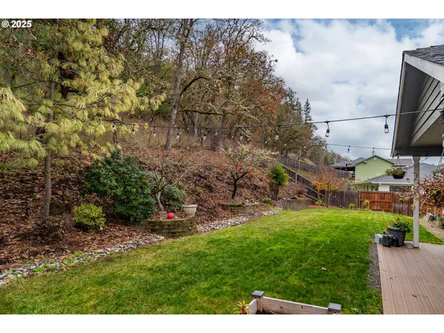 $579,000 | 1540 Northwest Avery Street, Roseburg, OR 97471