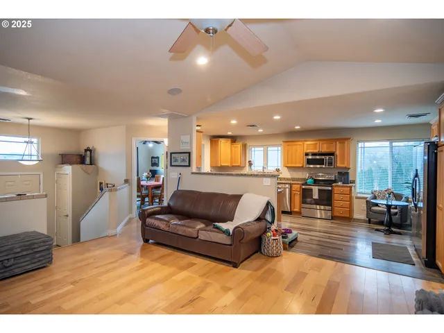 $579,000 | 1540 Northwest Avery Street, Roseburg, OR 97471