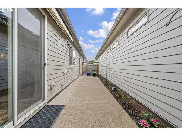 $619,999 | 2072 Lakeland Way, Eugene, OR 97408