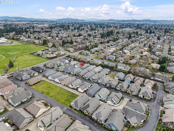 $619,999 | 2072 Lakeland Way, Eugene, OR 97408