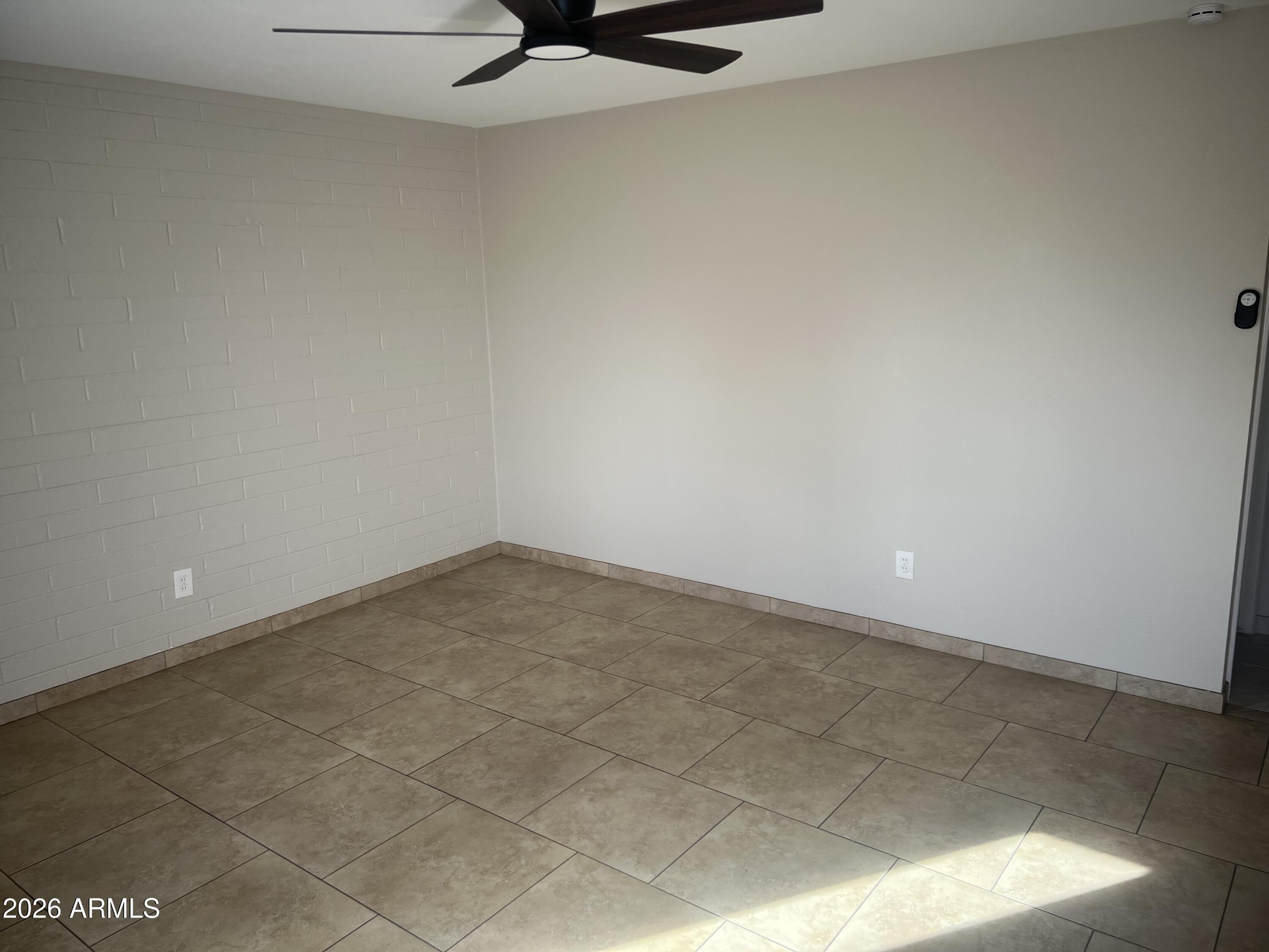 2420 West Butler Drive Phoenix, AZ 85021 - Photo 4 of 16 a view of an empty room