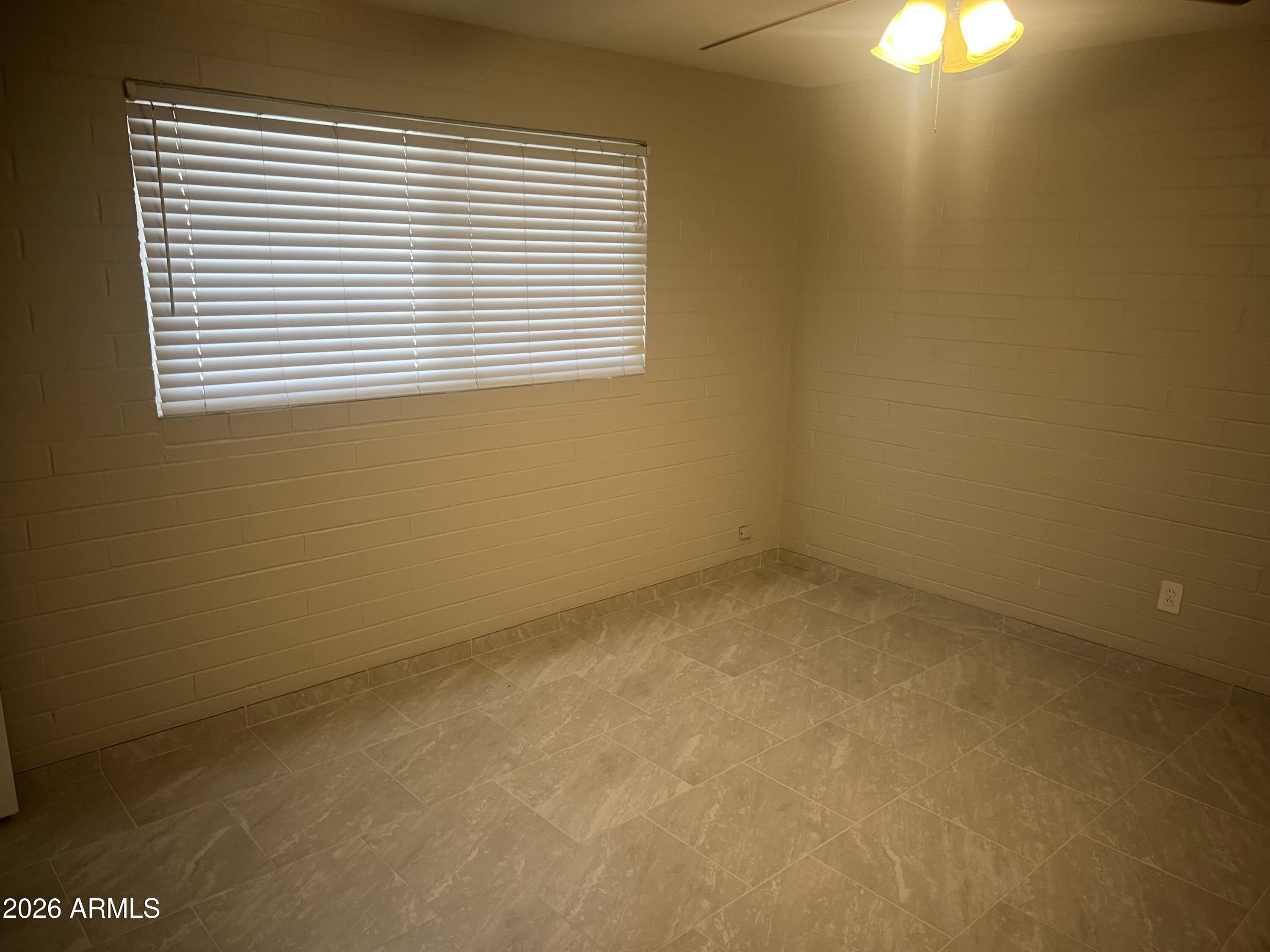 2420 West Butler Drive Phoenix, AZ 85021 - Photo 10 of 16 an empty room with a window