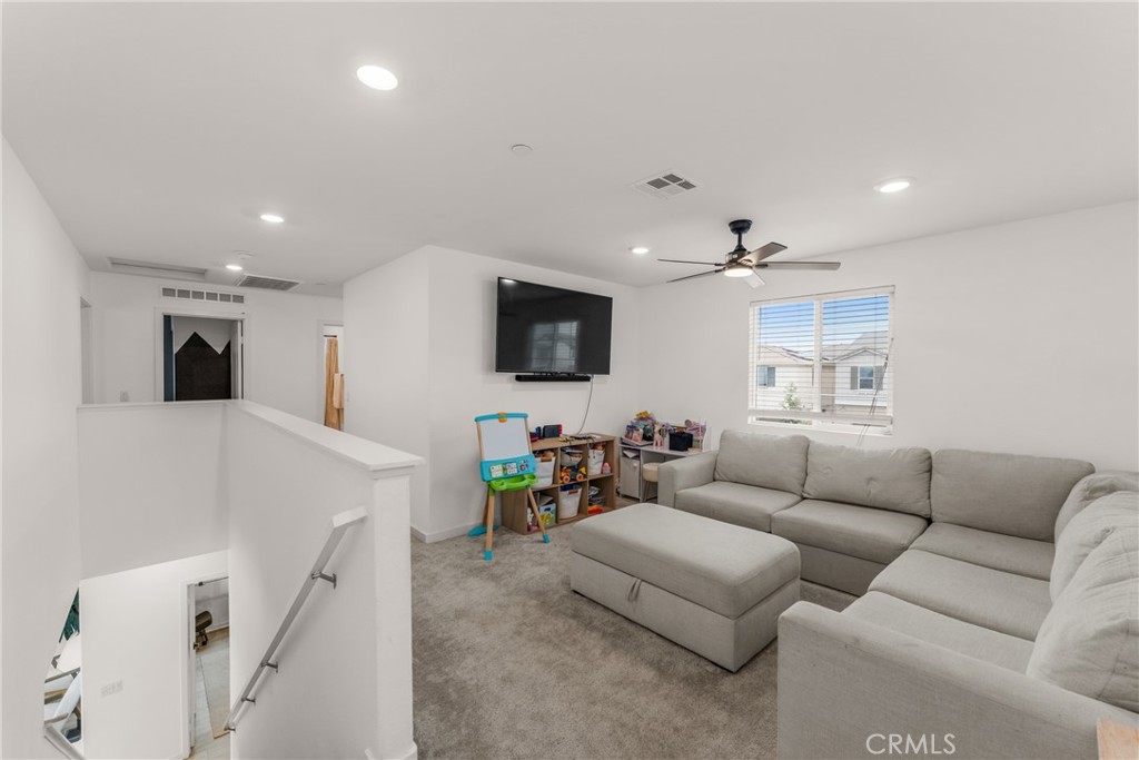 559 Colorado Drive Rialto, CA 92377 - Photo 9 of 41 loft