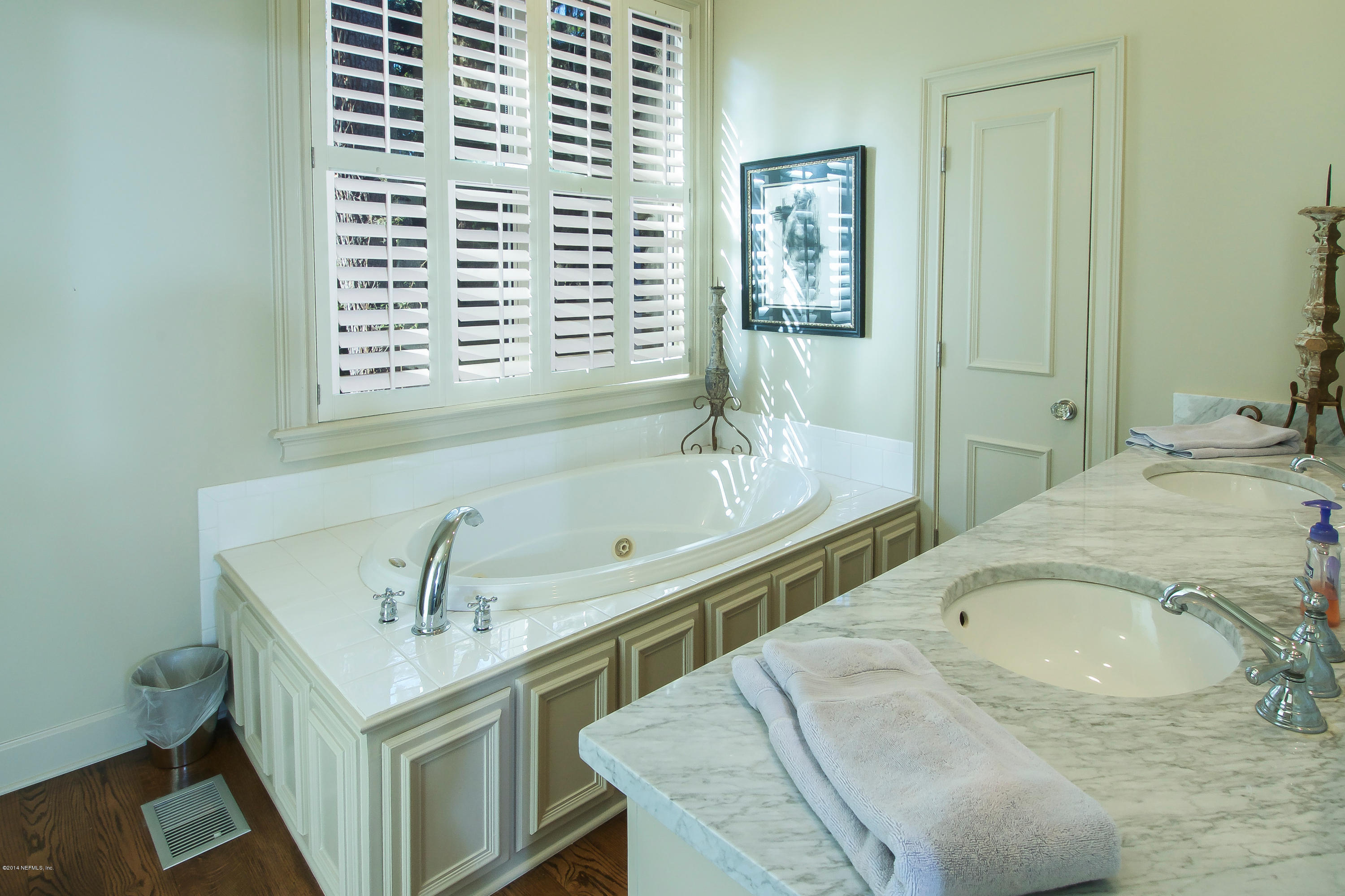 1122 Neck Road Ponte Vedra Beach, FL 32082 - Photo 28 of 35 a bathroom with a tub sink and mirror