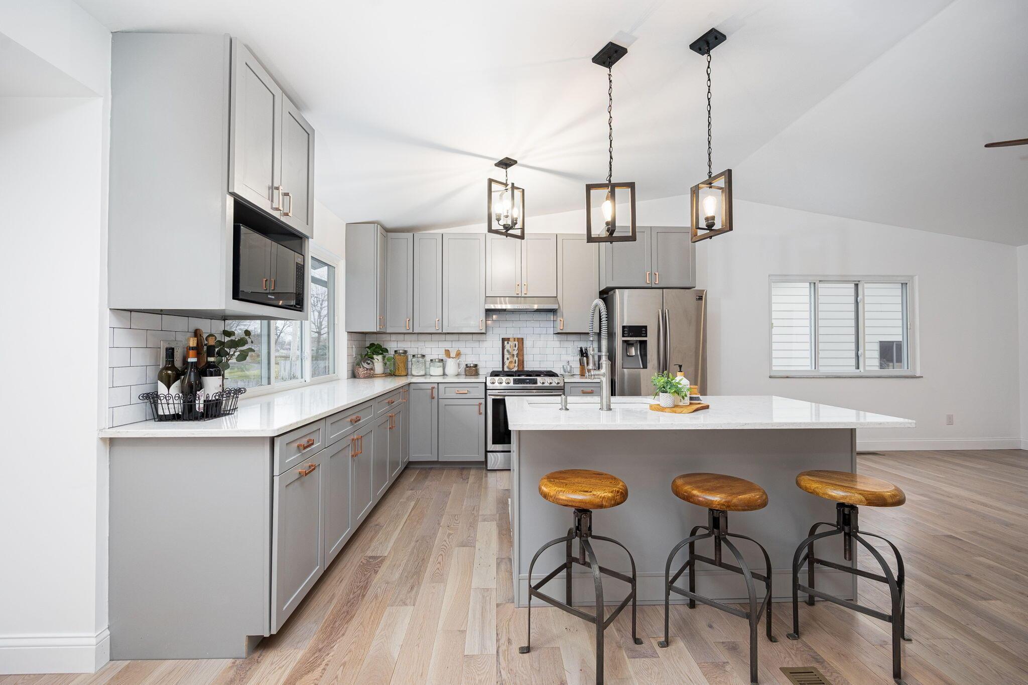 28-web-or-mls-5481 Blue Ash Road 025