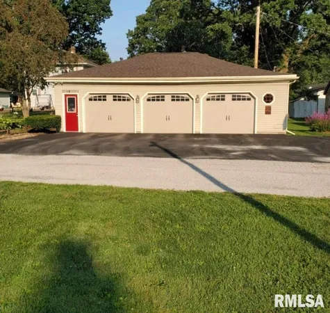 $209,000 | 110 South Blair Street, Virden, IL 62690