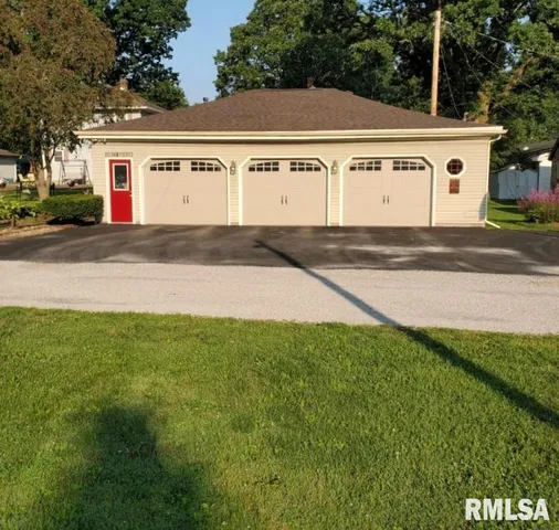 $209,000 | 110 South Blair Street, Virden, IL 62690