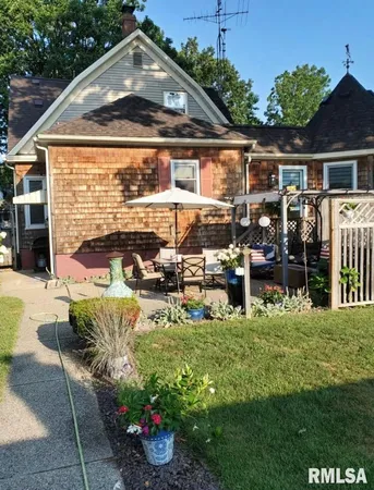 $209,000 | 110 South Blair Street, Virden, IL 62690