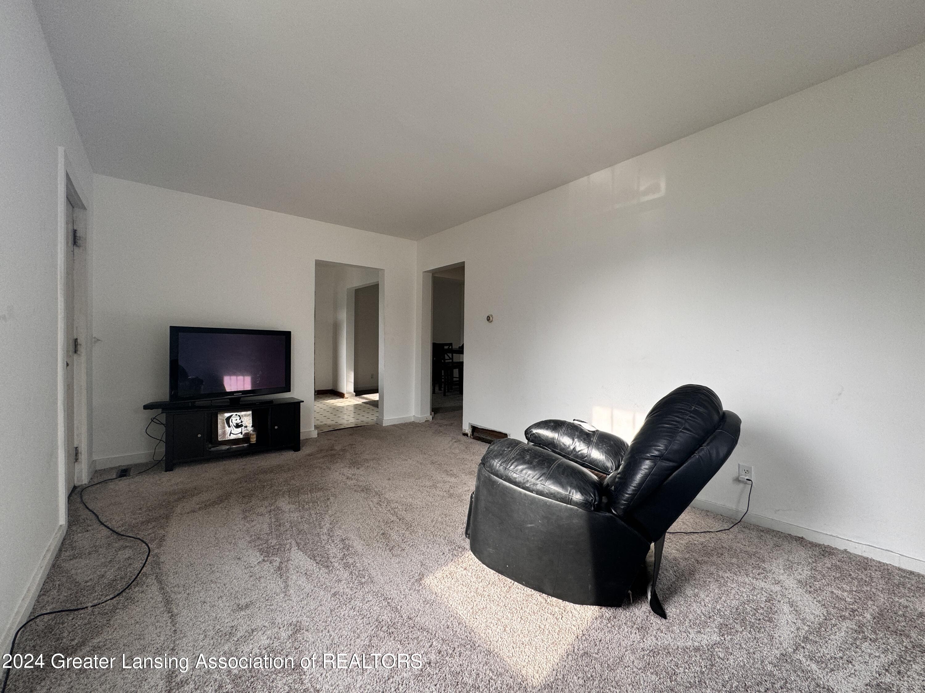 6006 Hilliard Road Lansing, MI 48911 - Photo 14 of 23 IMG_1450
