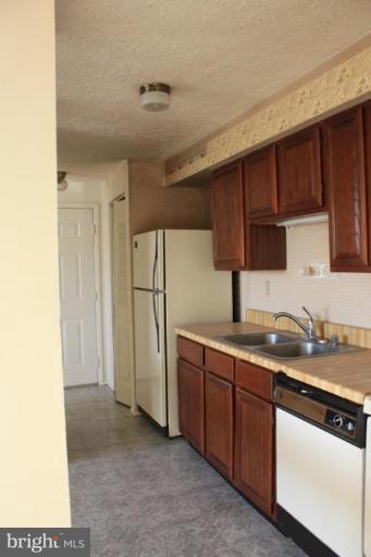 731 Heather Ridge Drive, Unit 17D Frederick, MD 21702 - Photo 2 of 5 Kitchen with Refrigerator, Stove & Dishwasher!