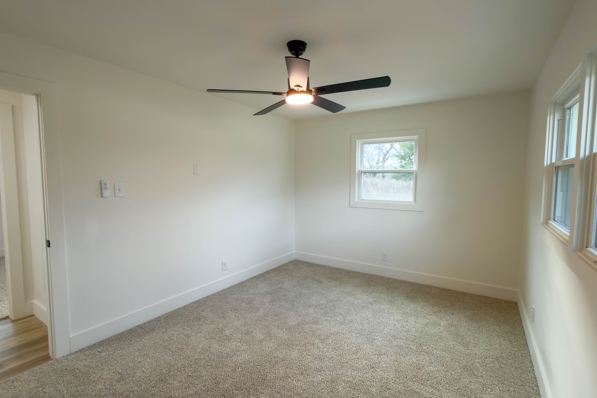 2239 Hunter Bills Road Lewisburg, TN 37091 - Photo 28 of 53 an empty room with ceiling fan and window
