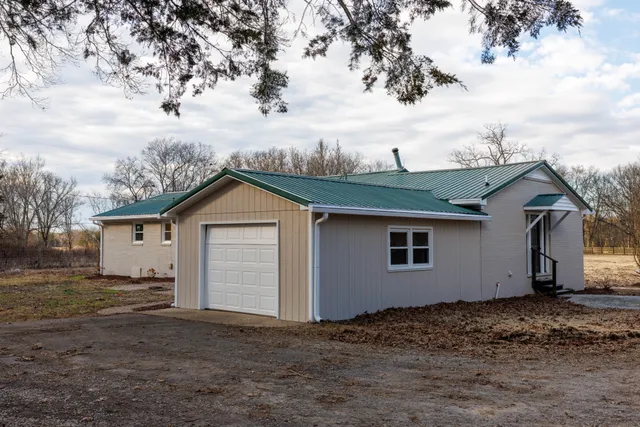 a view of a tree in the middle of a yard