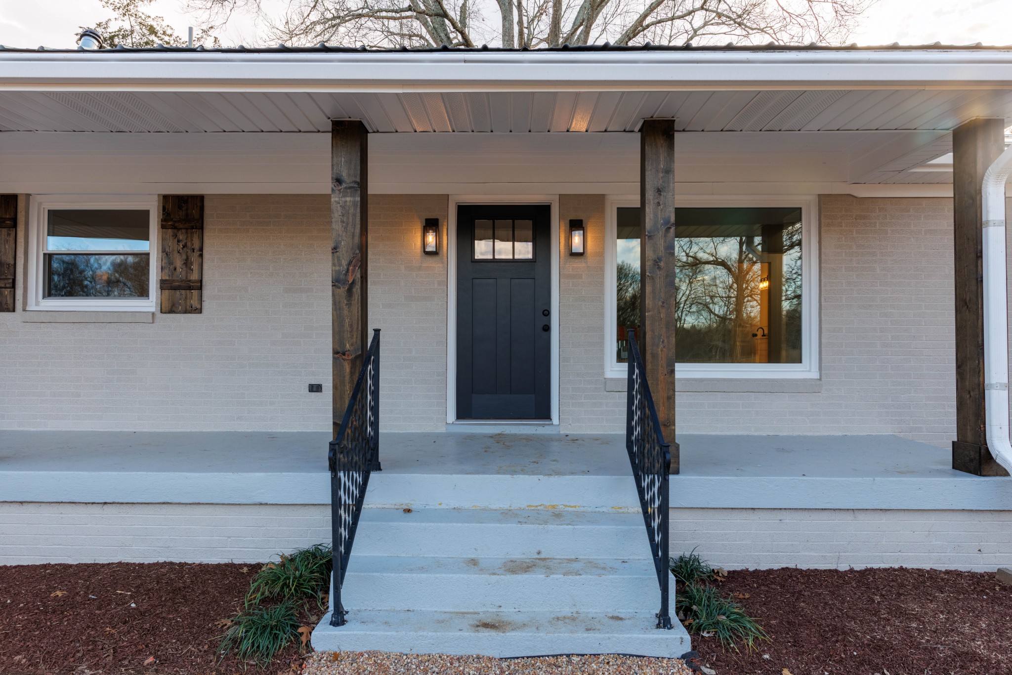 2239 Hunter Bills Road Lewisburg, TN 37091 - Photo 4 of 53 a front view of a house