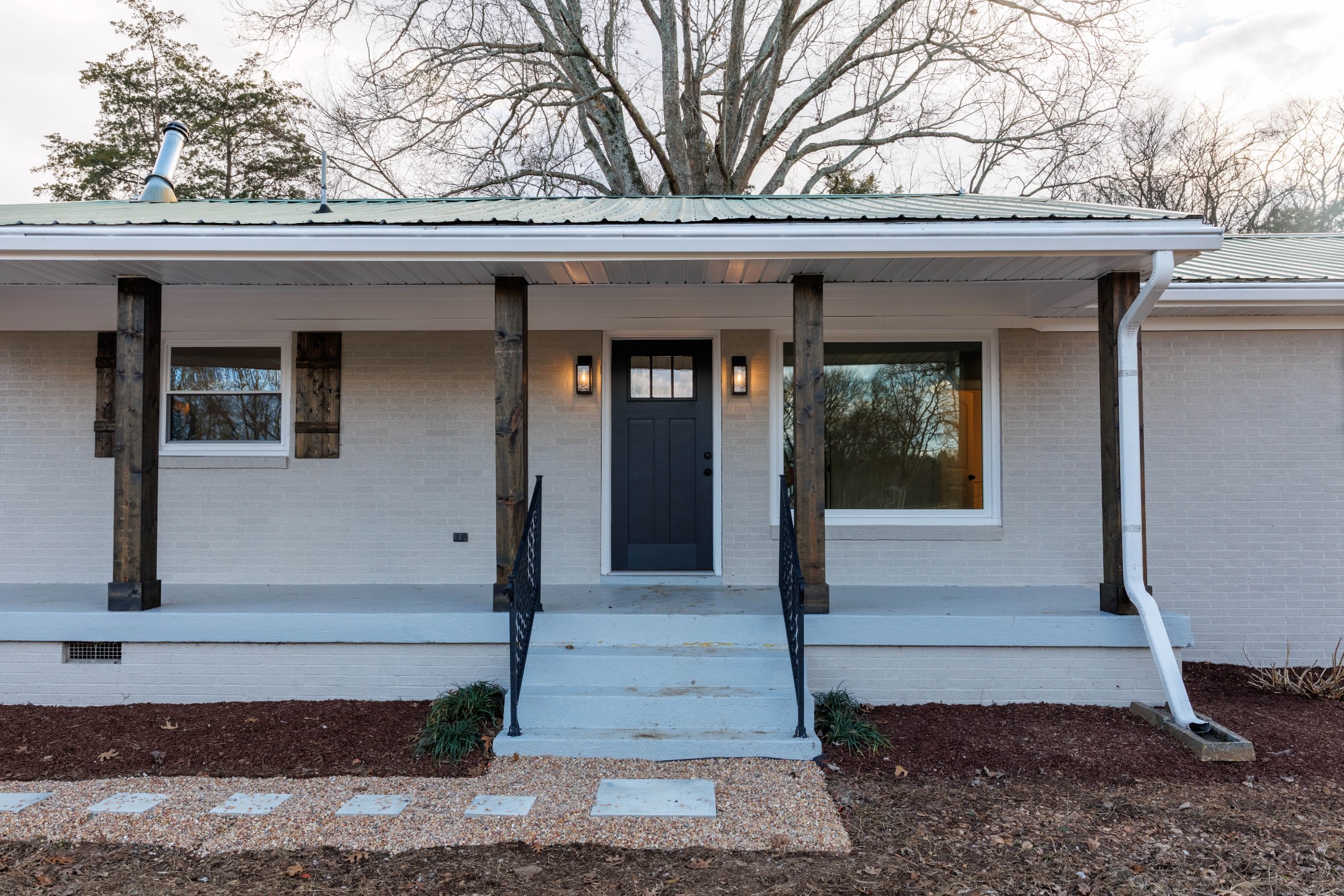 2239 Hunter Bills Road Lewisburg, TN 37091 - Photo 6 of 53 a front view of a house