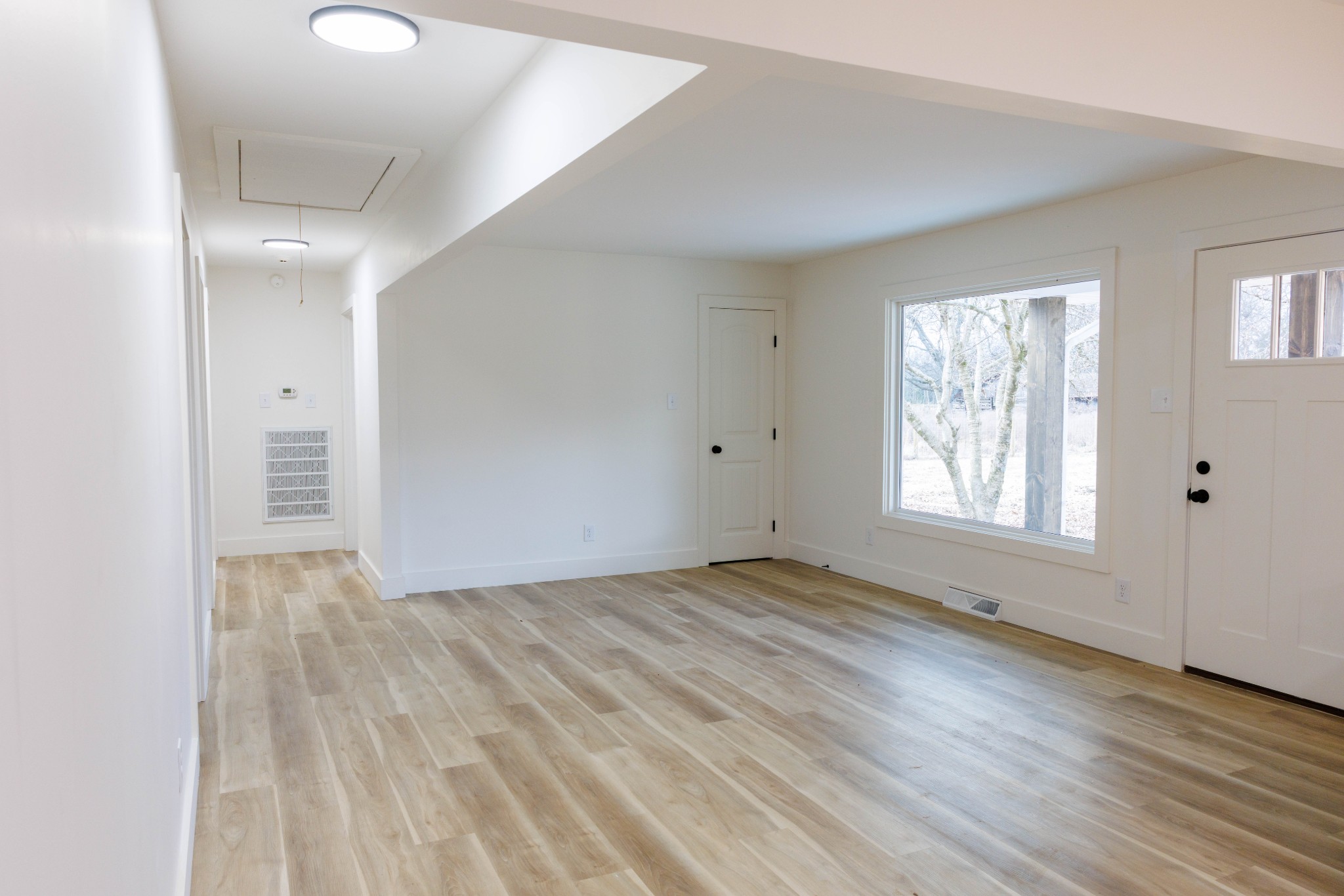 2239 Hunter Bills Road Lewisburg, TN 37091 - Photo 9 of 53 a view of an empty room and window