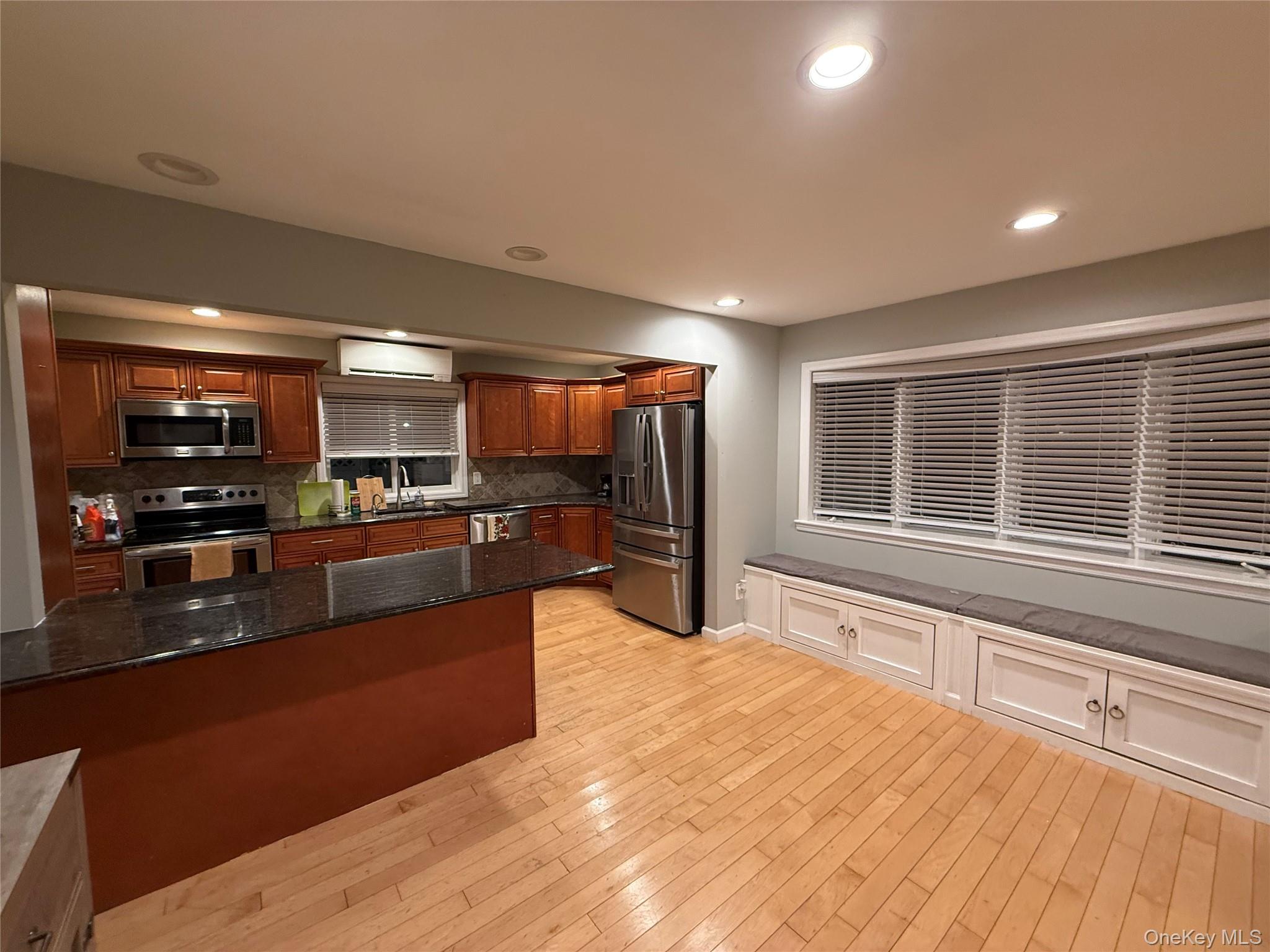 65 Morning Glory Road Levittown, NY 11756 - Photo 5 of 26