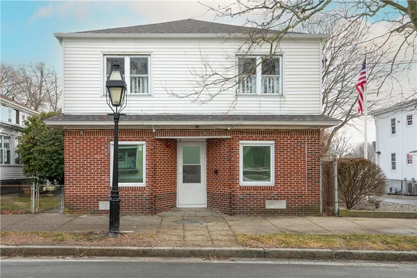 $1,650 | 546 Main Street, Warren, RI 02885