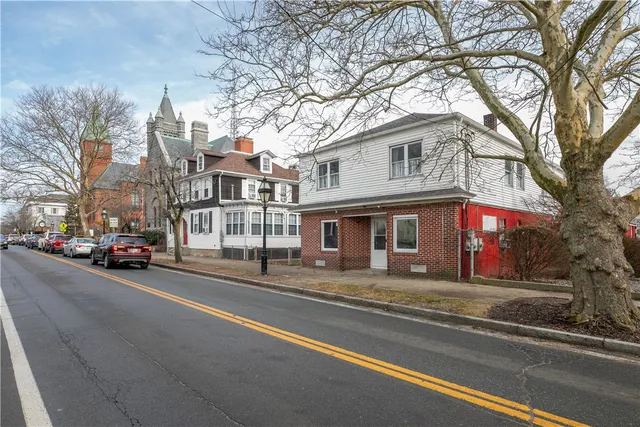 $1,650 | 546 Main Street, Warren, RI 02885