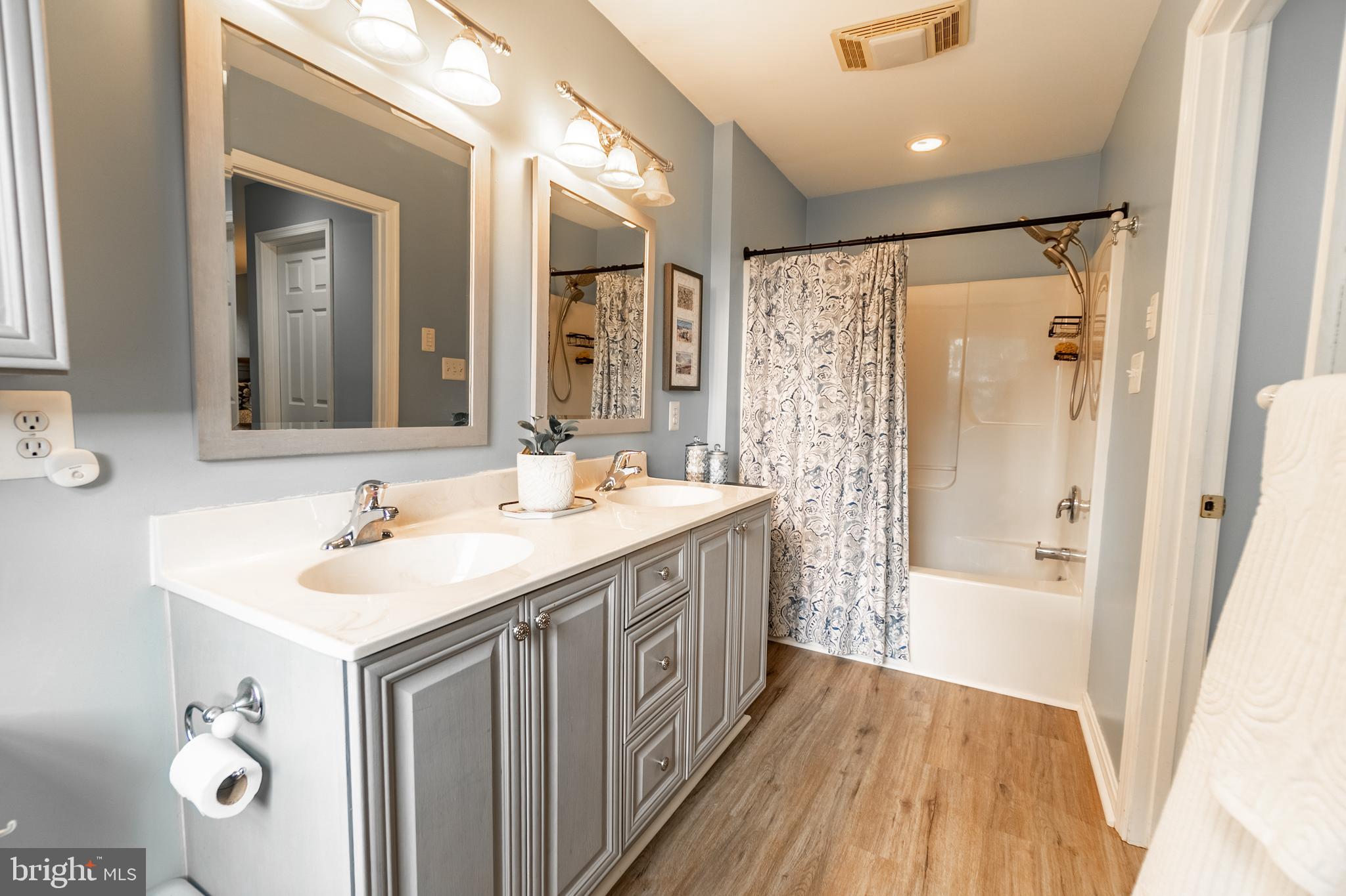 15214 Old Hanover Road Upperco, MD 21155 - Photo 23 of 46 Ensuite