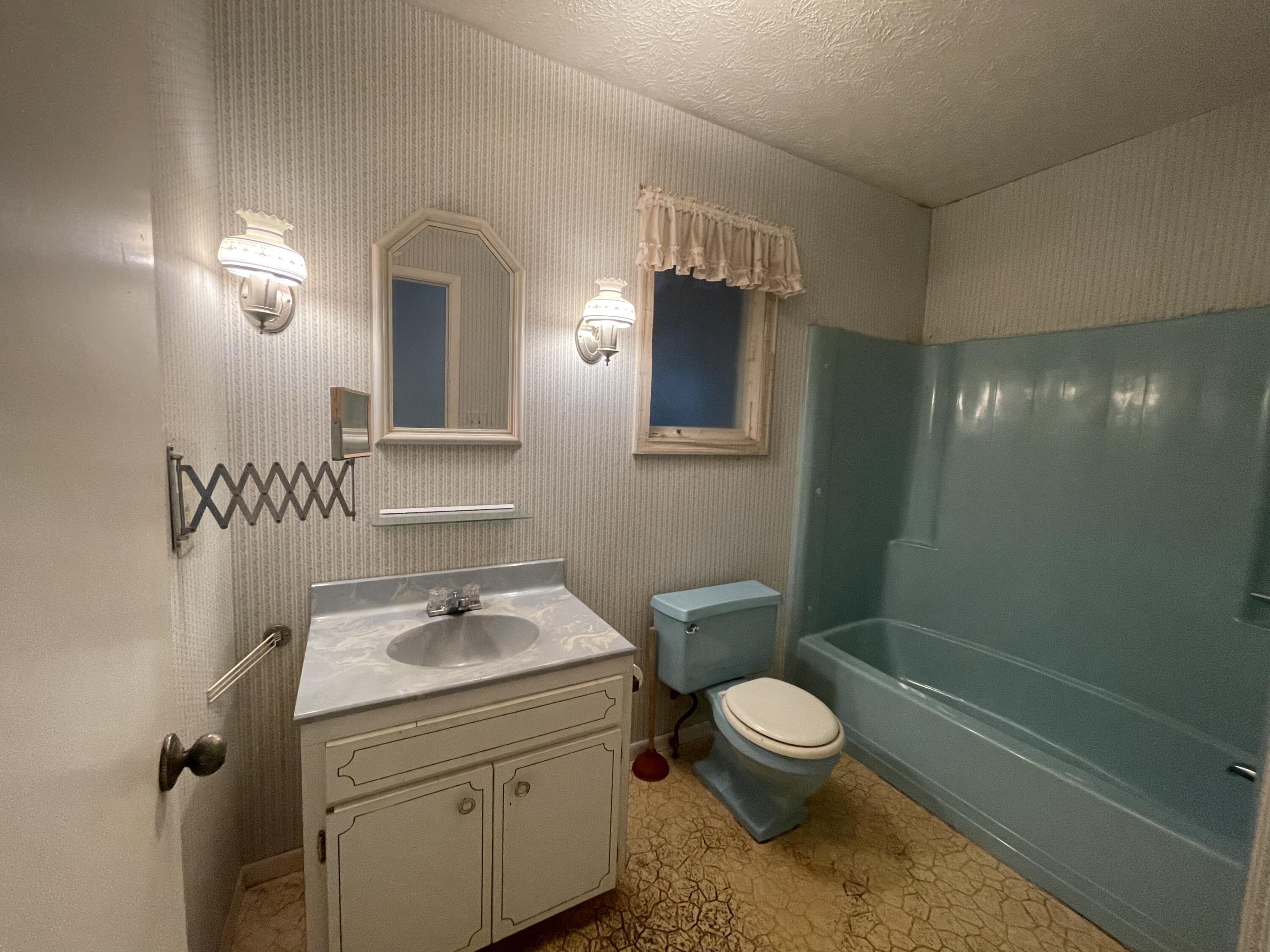 515 Gregg Mill Road Greeneville, TN 37743 - Photo 43 of 102 Main Full Bathroom.